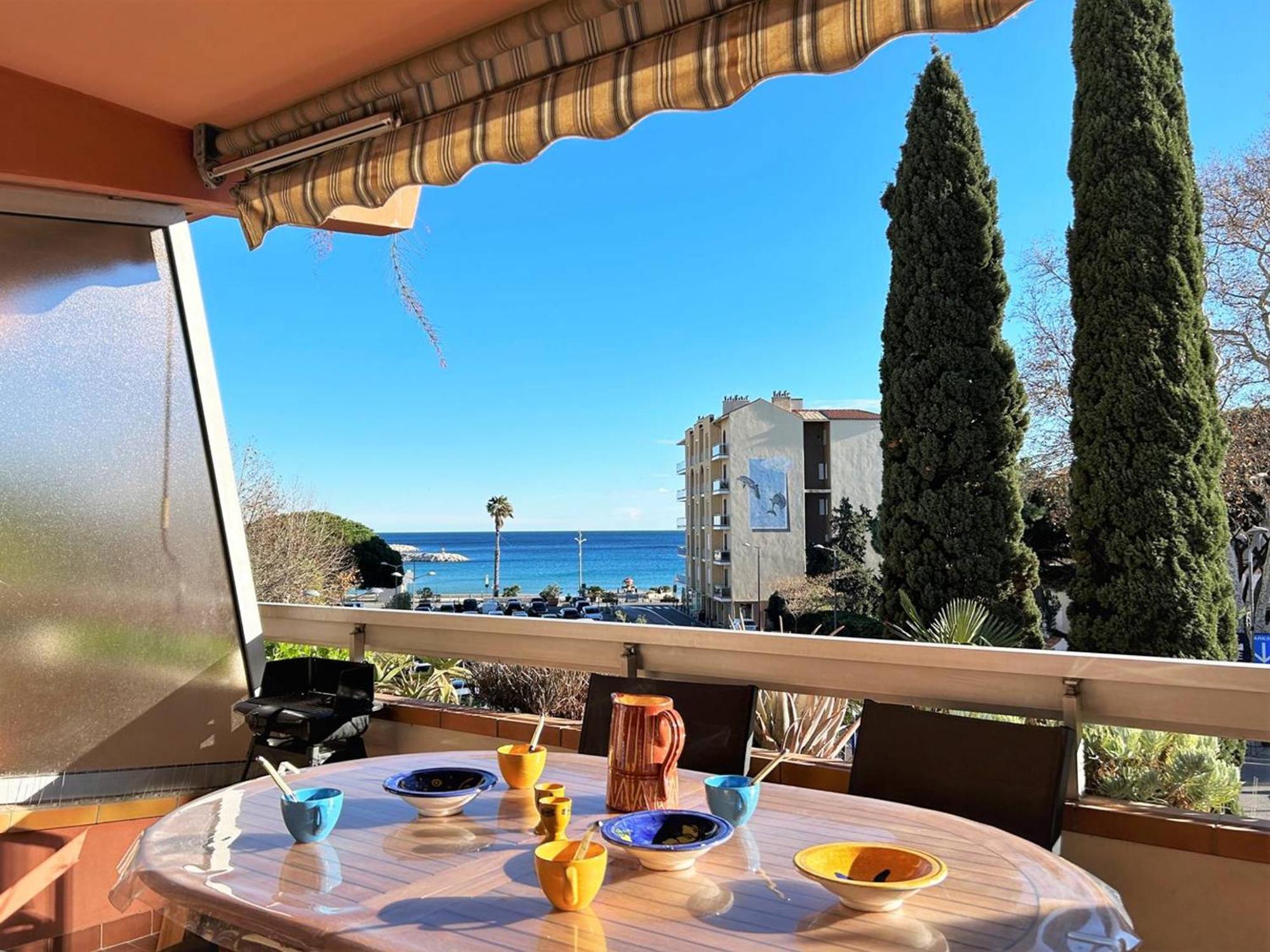 Apartment Climatise Avec Terrasse Et Parking Au Centre Du Lavandou - Fr-1-251-202
