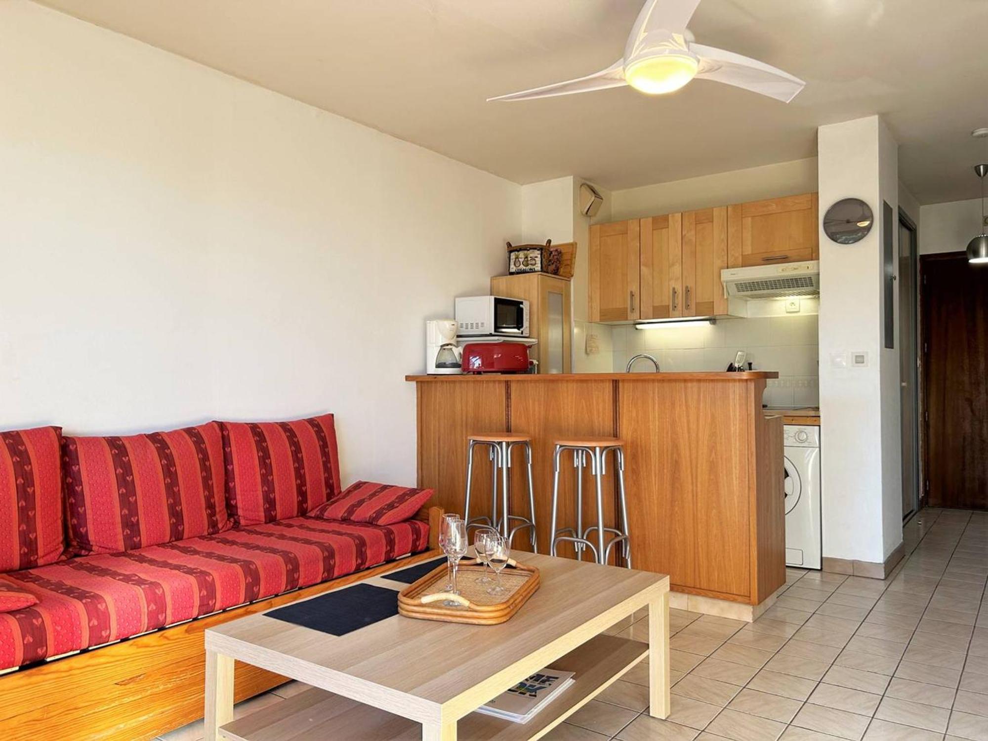 Climatise Avec Terrasse Et Parking Au Centre Du Lavandou - Fr-1-251-202 Apartment Le Lavandou