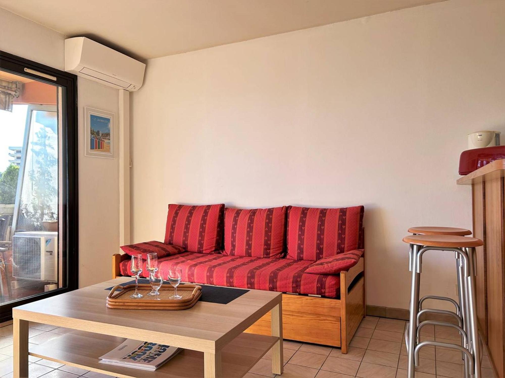 Climatise Avec Terrasse Et Parking Au Centre Du Lavandou - Fr-1-251-202 * Le Lavandou