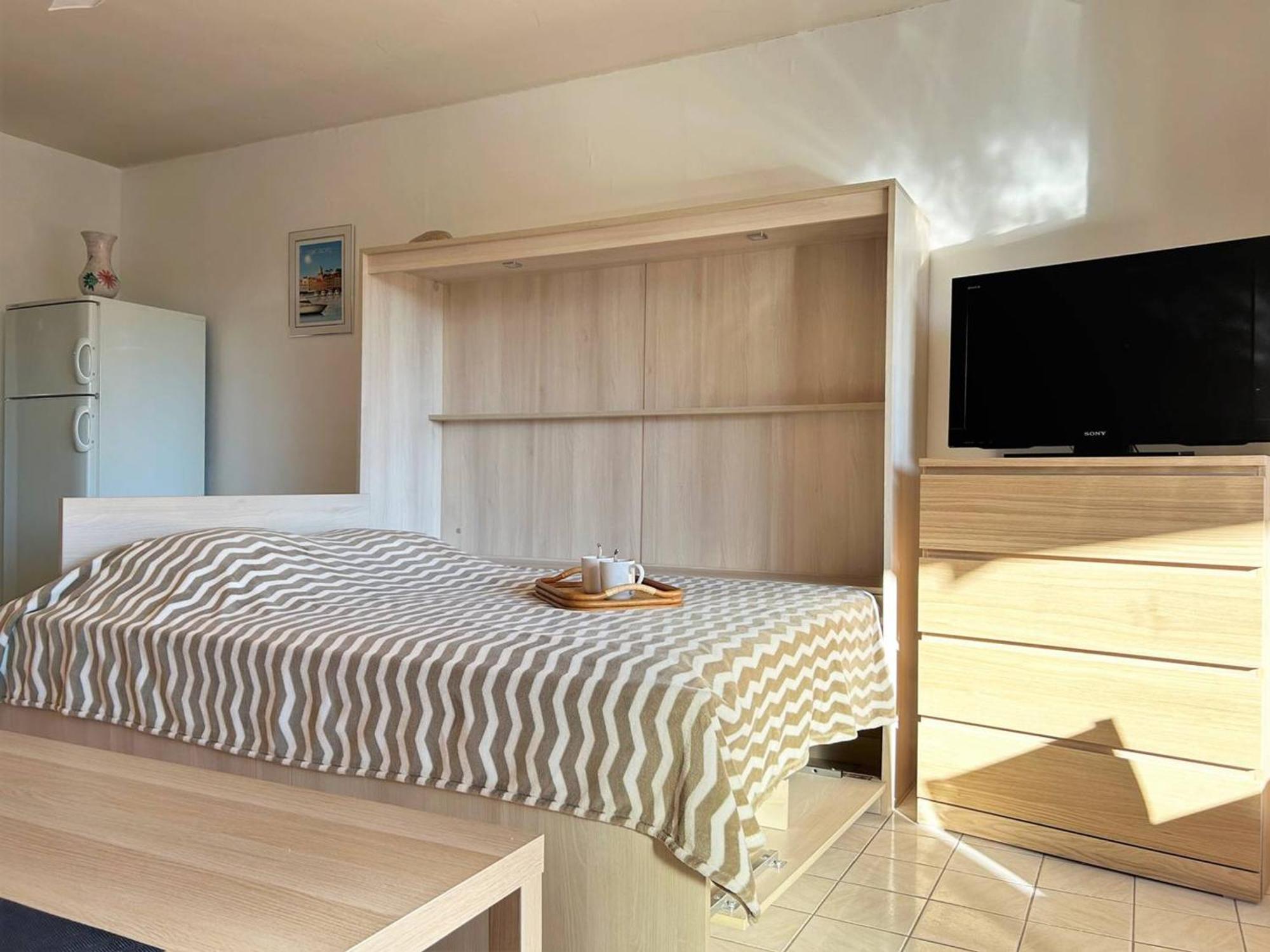 Apartment Climatise Avec Terrasse Et Parking Au Centre Du Lavandou - Fr-1-251-202